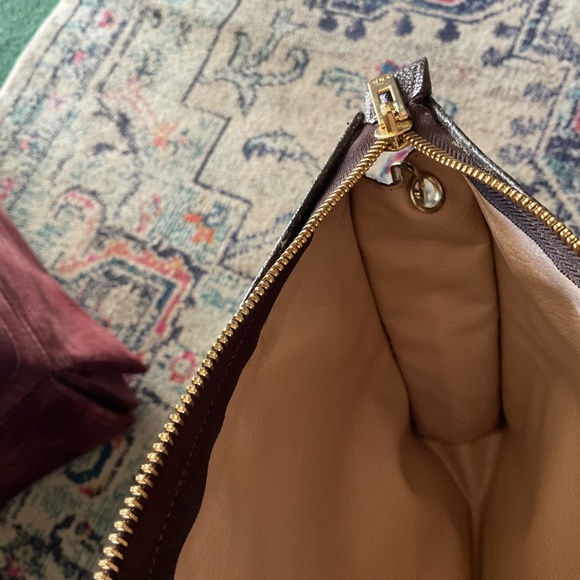 Louis Vuitton Monogram Toiletry Pouch 26 - Picture 7 of 14